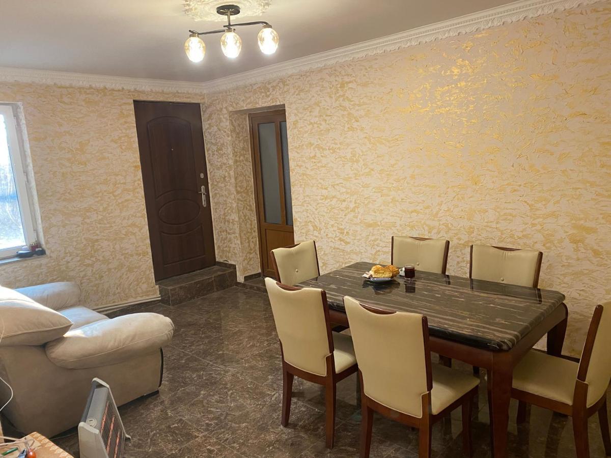Friend'S House Rooms Near Airport Ghukasavan Luaran gambar