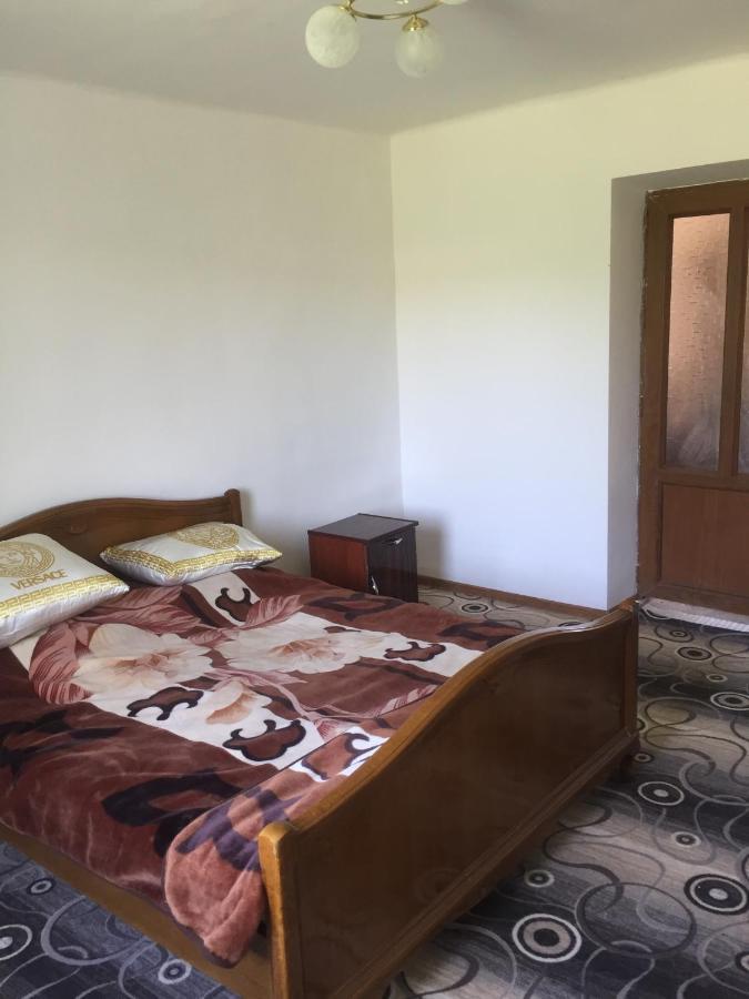 Friend'S House Rooms Near Airport Ghukasavan Luaran gambar